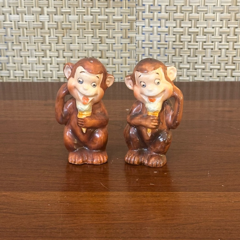 🌟HP🌟VTG 1950s Ceramic Monkeys Eating Ice Cream Cone Salt & Pepper Japan